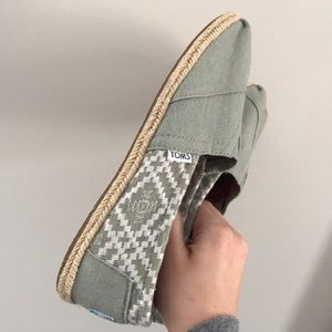 Toms